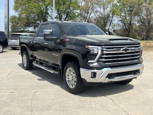 Used 2025 Chevrolet Silverado 2500 LTZ w/ LTZ Plus Package AWD/4WD image 3