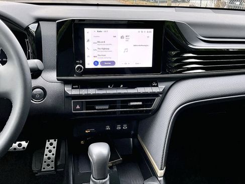 Used 2025 Toyota Camry SE w/ Convenience Package FWD image 7