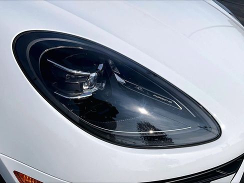 Used 2025 Porsche Macan image 29