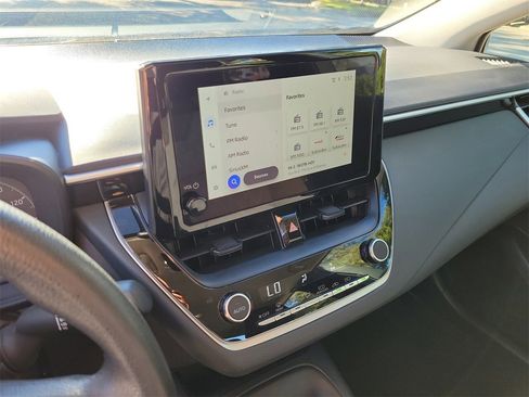 Used 2025 Toyota Corolla LE image 23