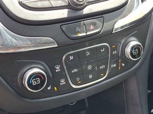 Used 2023 Chevrolet Equinox LT image 16