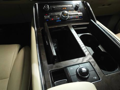 Used 2019 Lincoln Navigator L Reserve AWD/4WD image 30