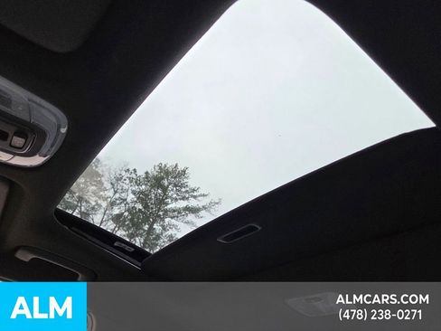 Used 2025 Hyundai Elantra Limited image 18