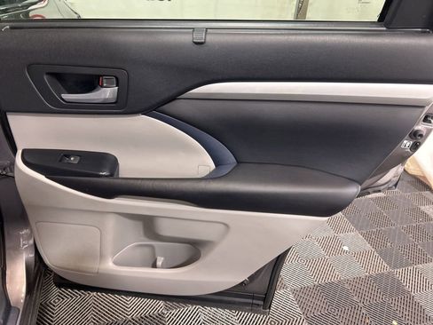 Used 2016 Toyota Highlander XLE image 15
