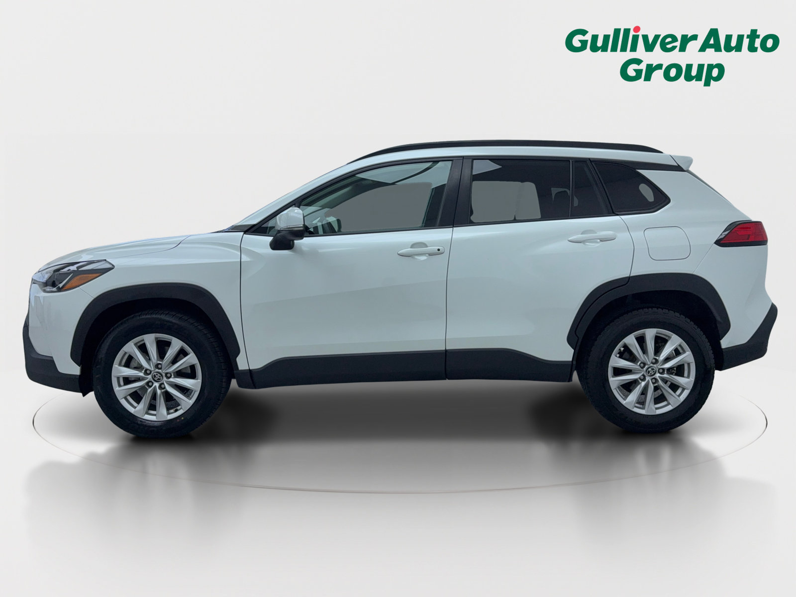 Used 2023 Toyota Corolla Cross LE FWD image 3