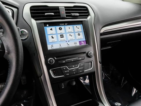 Used 2017 Ford Fusion SE w/ Equipment Group 201A FWD image 33