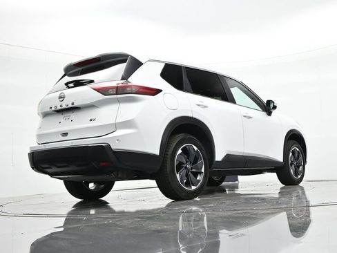 Used 2024 Nissan Rogue SV FWD image 25