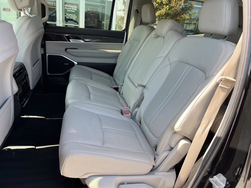 Used 2022 Jeep Wagoneer Series II w/ Premium Group I AWD/4WD image 17