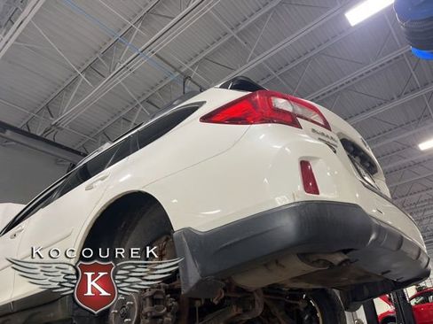 Used 2015 Subaru Outback 2.5i Limited image 2