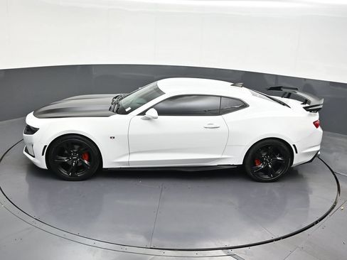 Used 2021 Chevrolet Camaro LT RWD image 17