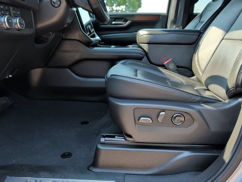 Used 2025 GMC Yukon XL Denali AWD/4WD image 22