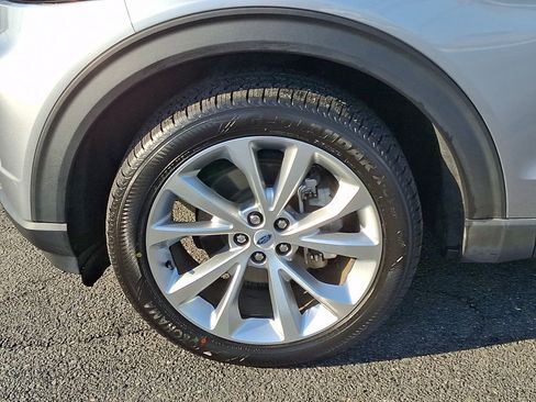 Used 2023 Ford Explorer Platinum w/ Technology Package image 9