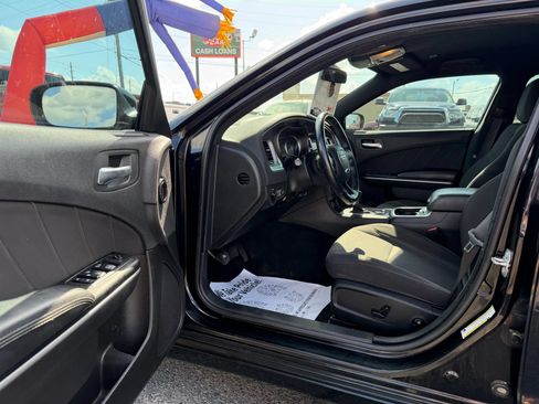 Used 2019 Dodge Charger SXT RWD image 4