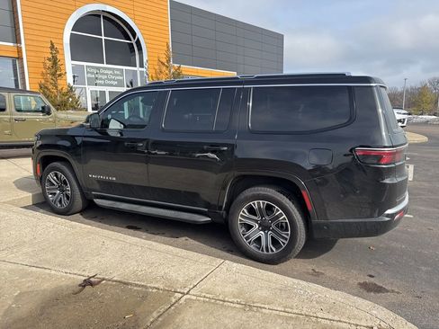 Used 2024 Jeep Wagoneer 4WD w/ Premium Group I image 5