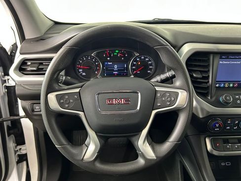 Used 2023 GMC Acadia SLE image 15