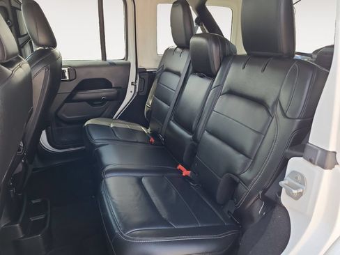 Used 2018 Jeep Wrangler Unlimited Sahara w/ Uconnect 4C Nav & Sound Group AWD/4WD image 13