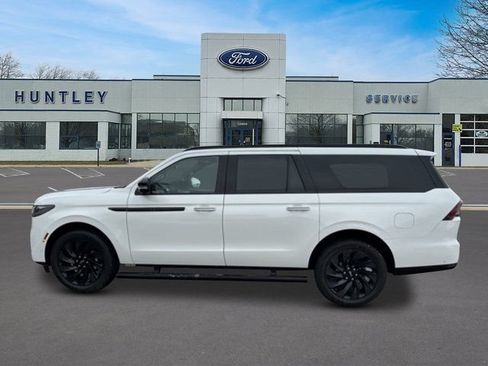 Used 2025 Lincoln Navigator L Reserve w/ Jet Appearance Package AWD/4WD image 7