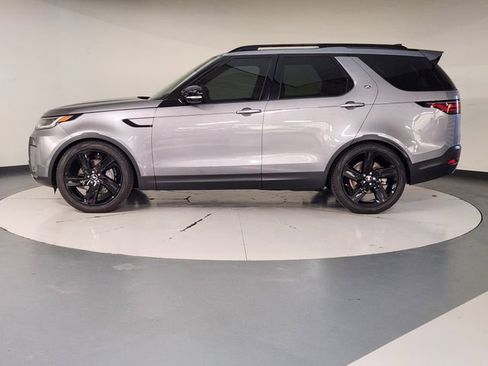Used 2025 Land Rover Discovery S image 5