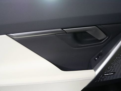 Used 2025 BMW 530i image 14