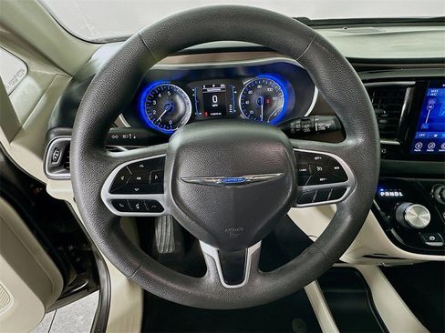 Used 2017 Chrysler Pacifica Touring Plus w/ Tire & Wheel Group image 23