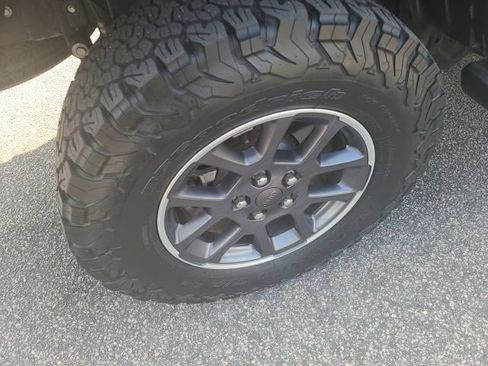 Used 2020 Jeep Gladiator Overland w/ Safety Group AWD/4WD image 7