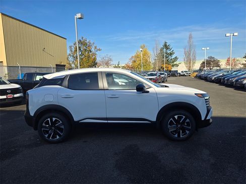 New 2026 Nissan Kicks SV w/ SV Premium Package image 4