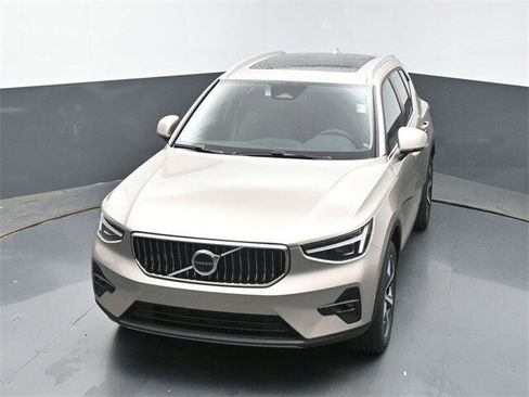 New 2024 Volvo XC40 B5 Plus w/ Protection Package Premier image 34