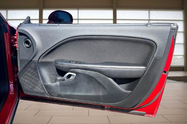 Used 2015 Dodge Challenger SXT RWD image 21