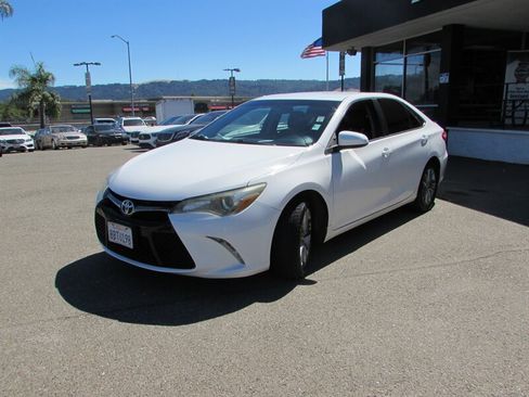 Used 2015 Toyota Camry SE FWD image 4