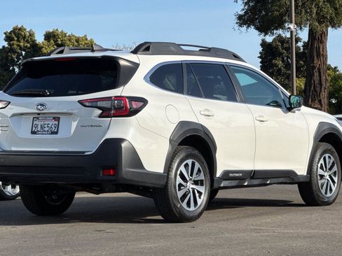 Used 2024 Subaru Outback Premium image 4