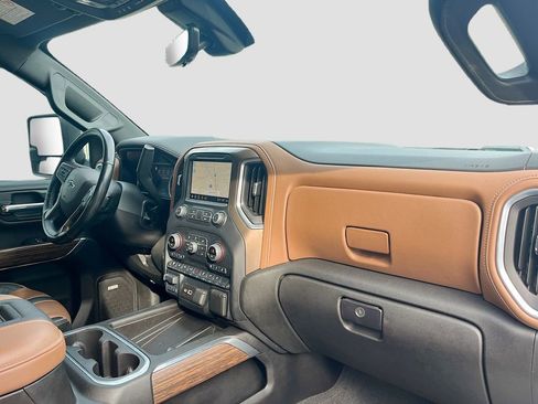 Used 2022 Chevrolet Silverado 3500 High Country w/ Technology Package image 29