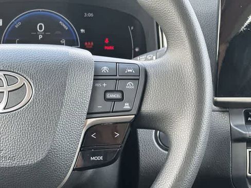 Used 2025 Toyota Camry LE image 9