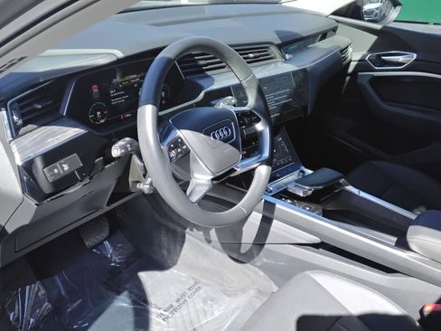 Used 2023 Audi e-tron Premium Plus w/ Premium Plus Package image 12