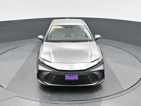 Used 2025 Toyota Camry SE FWD image 13