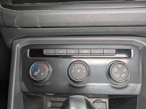 Used 2018 Volkswagen Tiguan S image 29