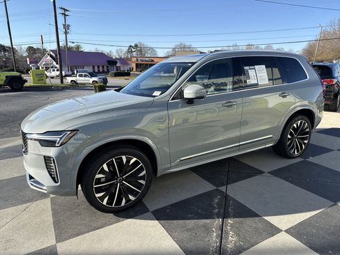 Used 2025 Volvo XC90 B6 Plus image 5