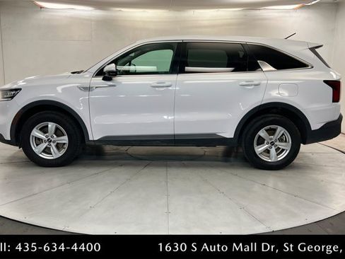 Used 2022 Kia Sorento LX AWD/4WD image 2