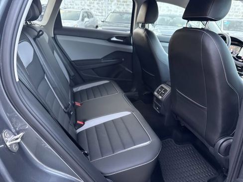 Certified 2022 Volkswagen Taos SEL image 28