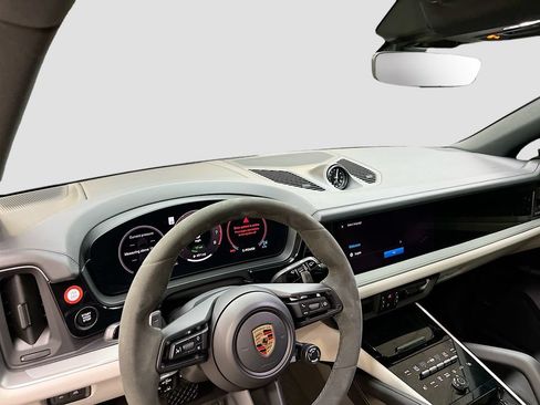 Certified 2024 Porsche Cayenne AWD/4WD image 4