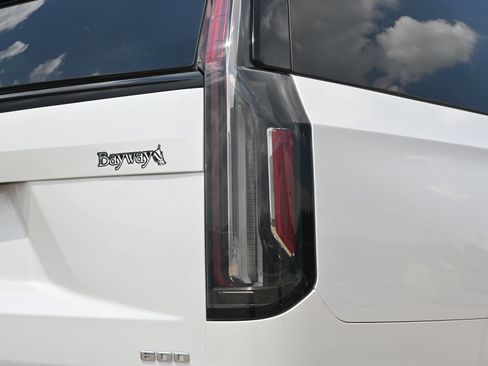 Used 2023 Cadillac Escalade ESV Sport w/ Touring Package AWD/4WD image 22
