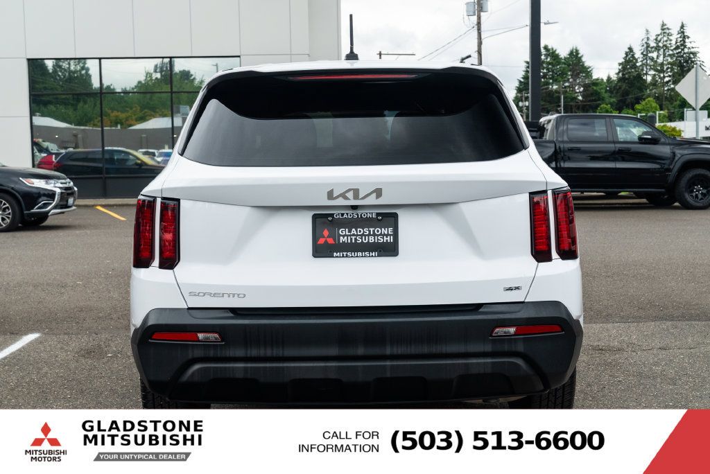 Used 2023 Kia Sorento LX AWD/4WD image 6