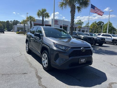 Used 2022 Toyota RAV4 LE AWD/4WD image 2