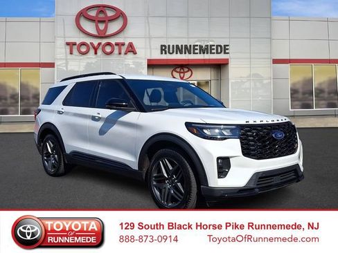 Used 2025 Ford Explorer ST image 1