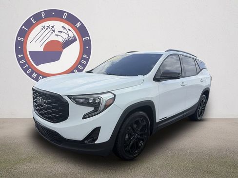 Used 2020 GMC Terrain SLT w/ Elevation Edition FWD image 2