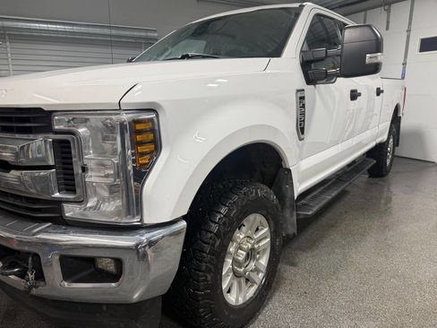 Used 2019 Ford F250 XLT w/ Camper Package image 1