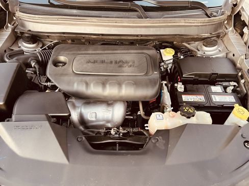 Used 2021 Jeep Cherokee Latitude Plus image 9