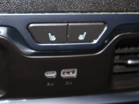 Used 2024 GMC Sierra 3500 Denali Ultimate AWD/4WD image 19