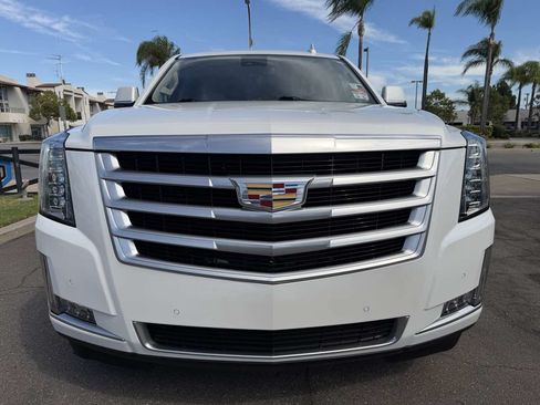 Used 2018 Cadillac Escalade Luxury RWD image 12