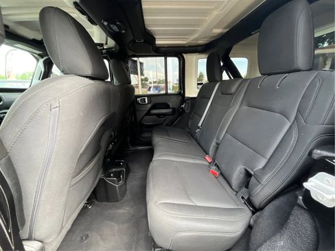 Used 2019 Jeep Wrangler Unlimited Sahara AWD/4WD image 12