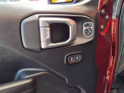 Used 2021 Jeep Wrangler Unlimited Rubicon AWD/4WD image 16
